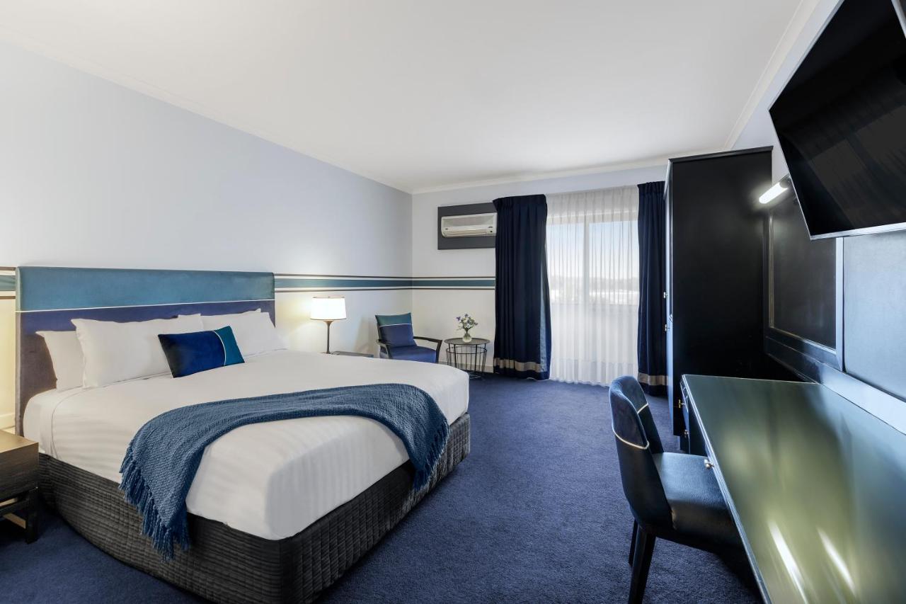 Ramada By Wyndham Diplomat Canberra Extérieur photo