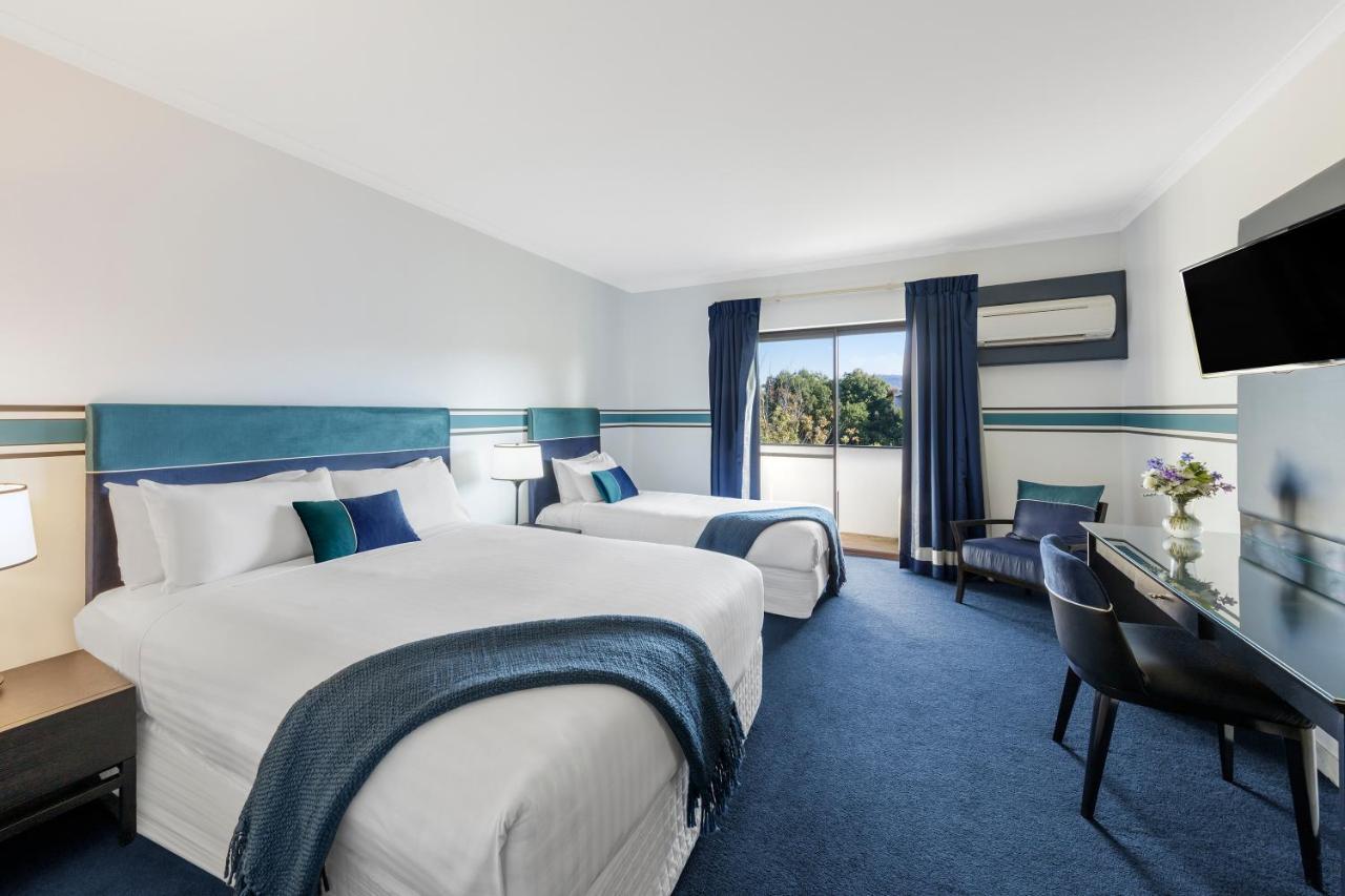 Ramada By Wyndham Diplomat Canberra Extérieur photo