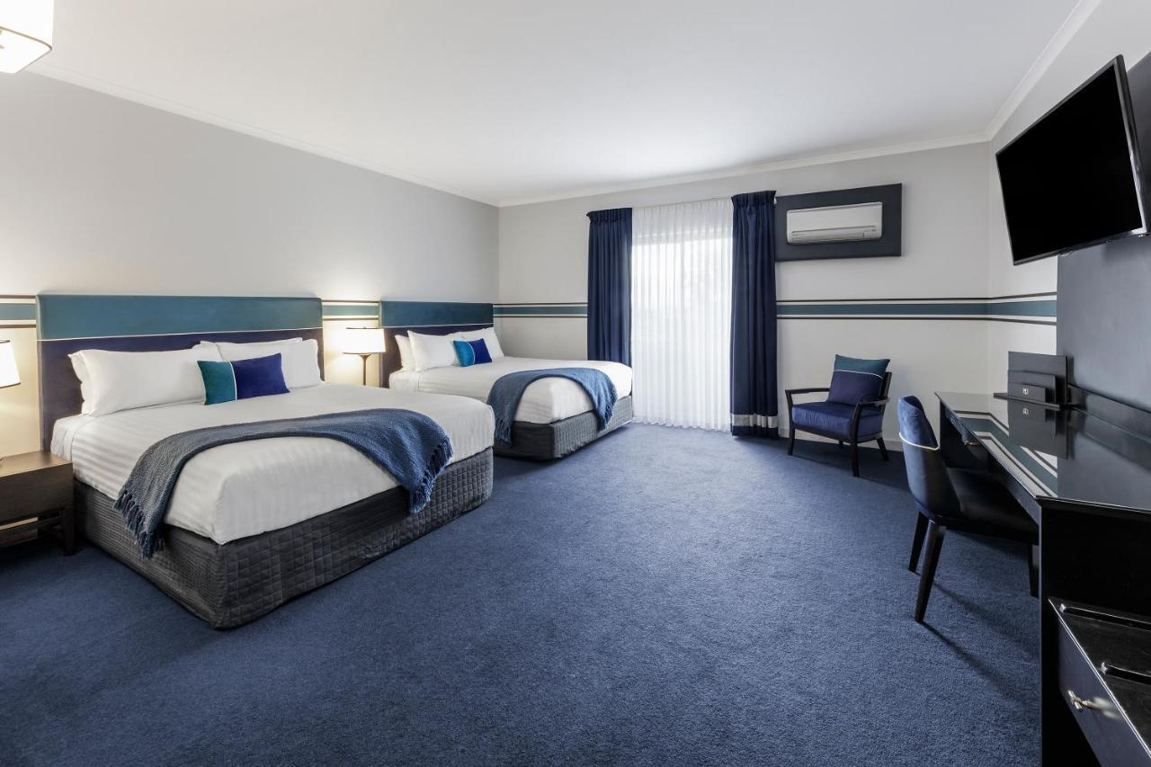 Ramada By Wyndham Diplomat Canberra Extérieur photo