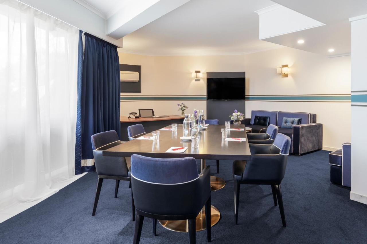 Ramada By Wyndham Diplomat Canberra Extérieur photo