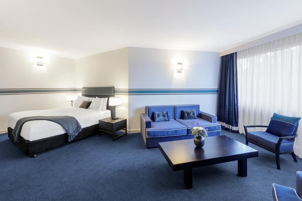 Ramada By Wyndham Diplomat Canberra Extérieur photo