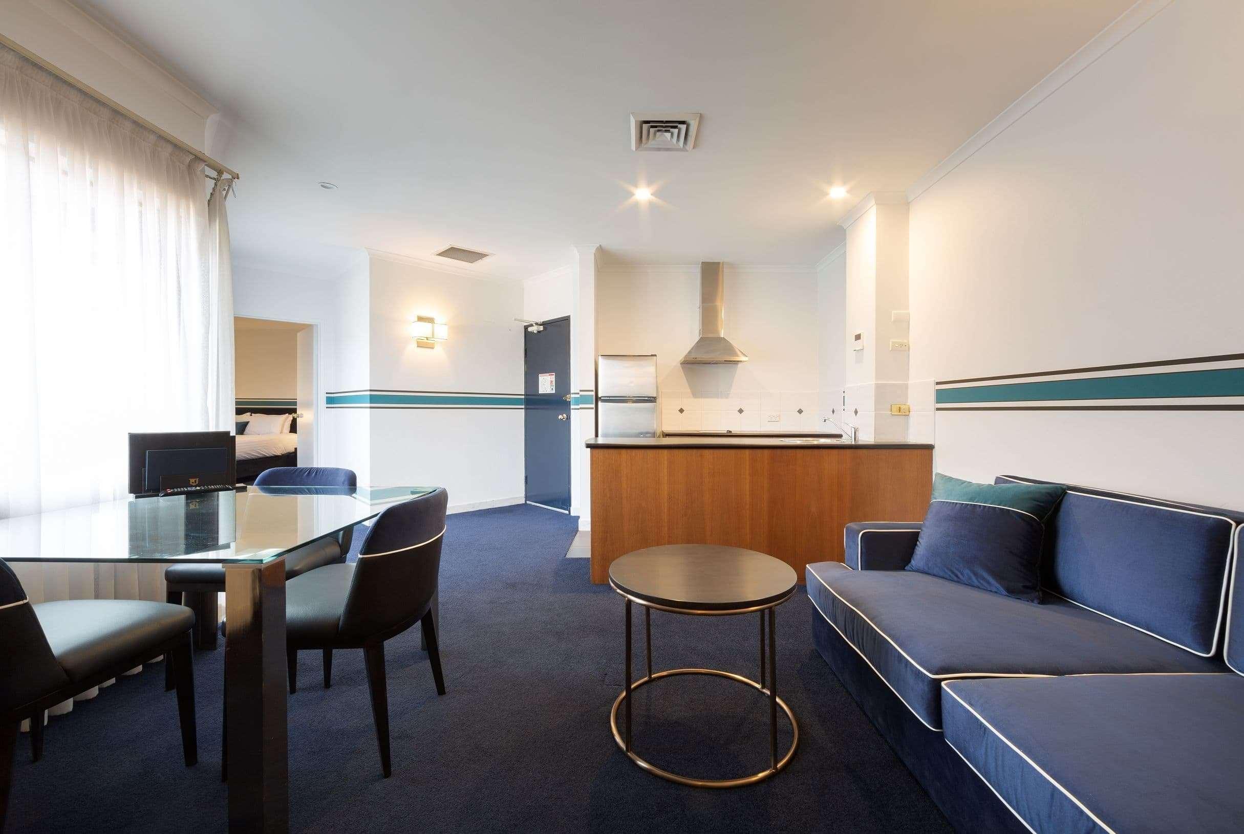 Ramada By Wyndham Diplomat Canberra Extérieur photo