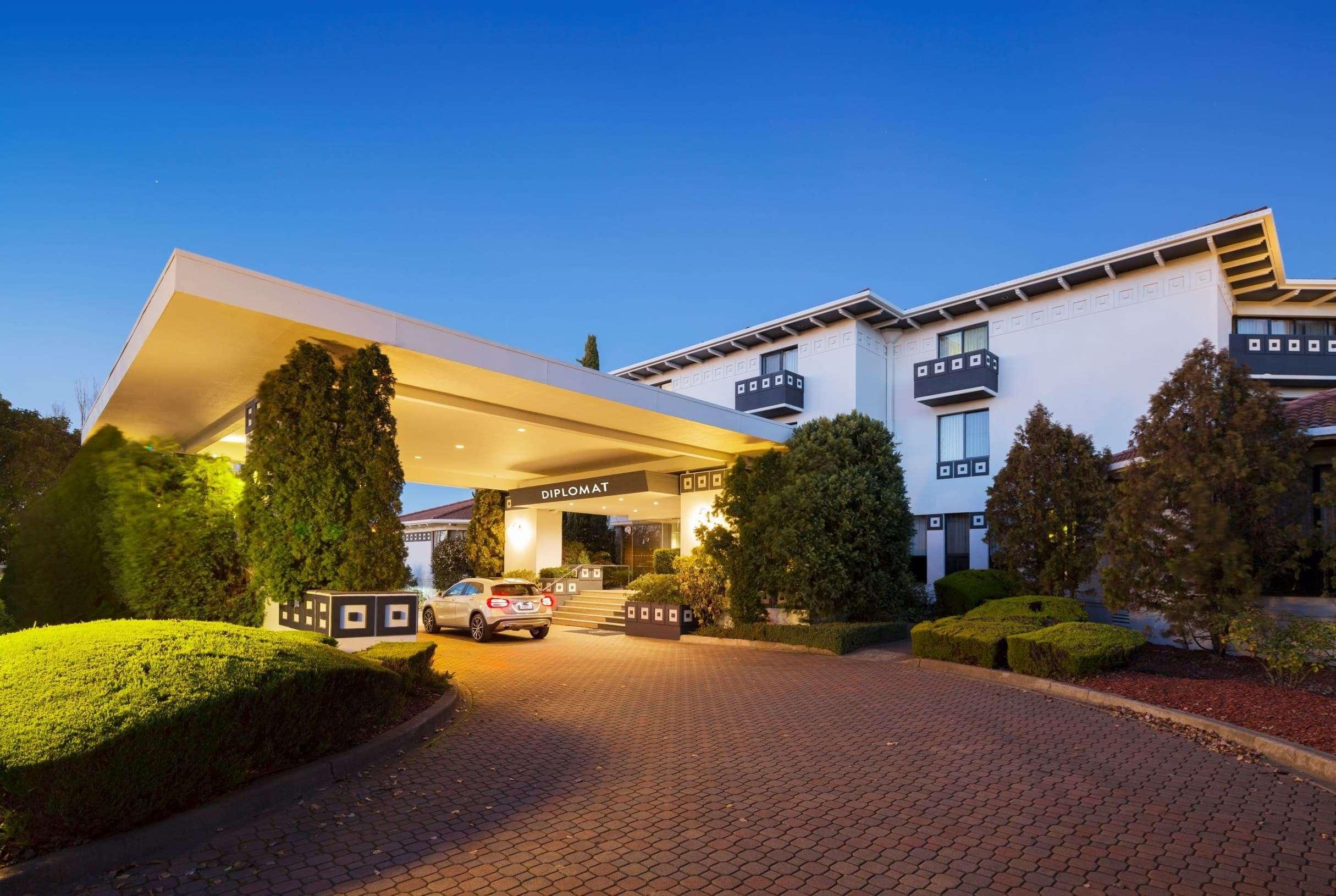 Ramada By Wyndham Diplomat Canberra Extérieur photo