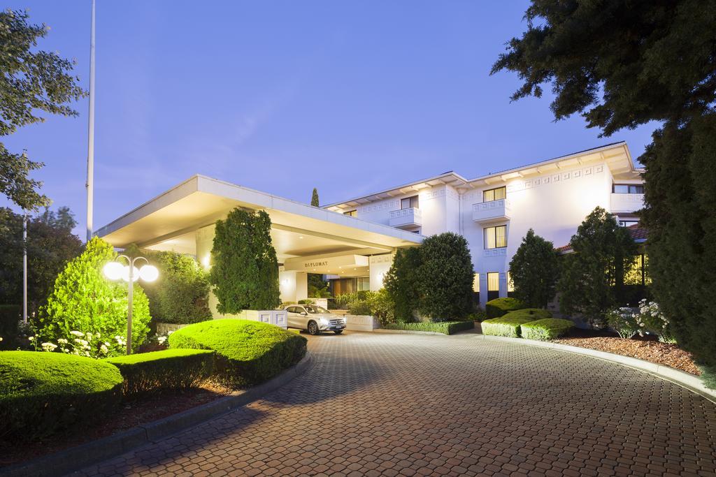Ramada By Wyndham Diplomat Canberra Extérieur photo