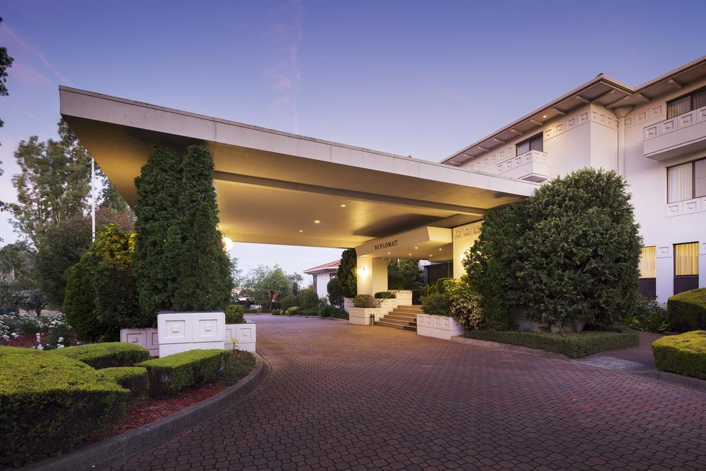 Ramada By Wyndham Diplomat Canberra Extérieur photo