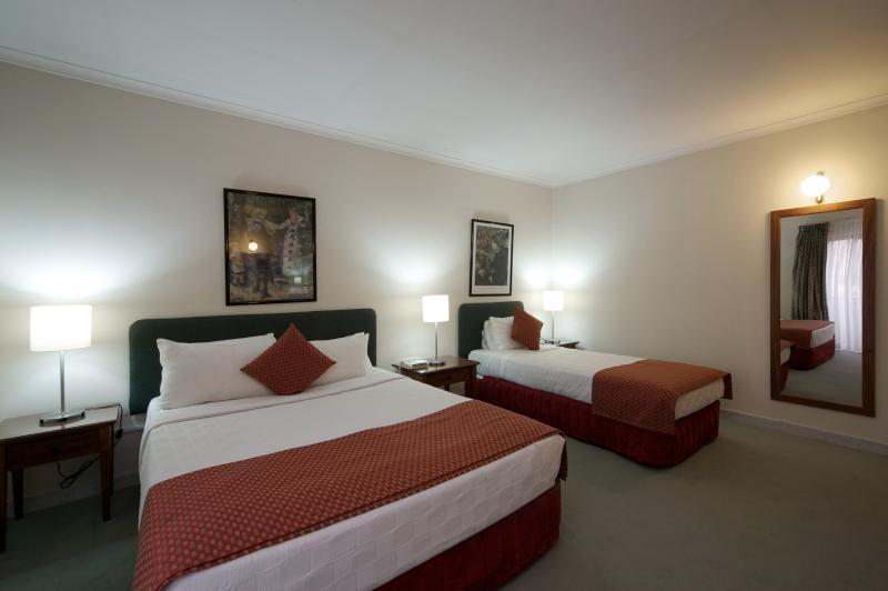 Ramada By Wyndham Diplomat Canberra Extérieur photo