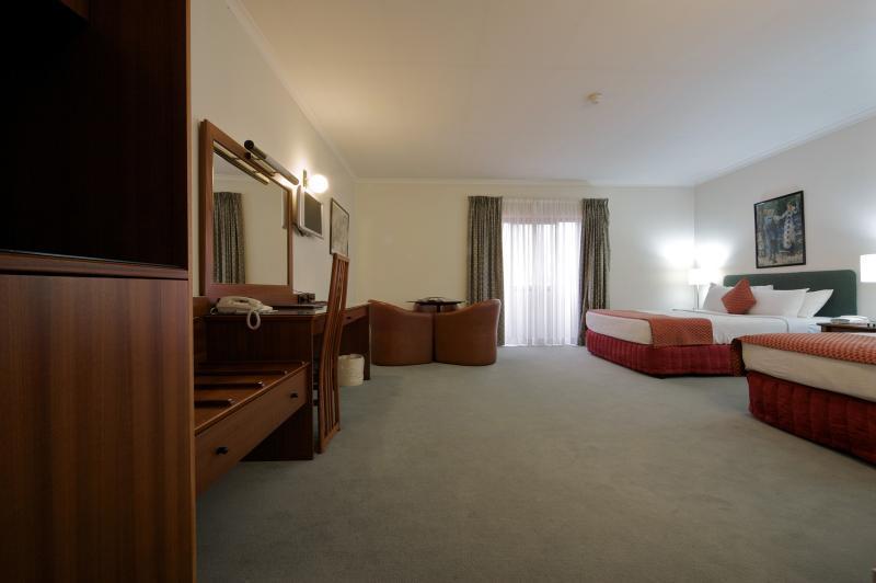 Ramada By Wyndham Diplomat Canberra Extérieur photo