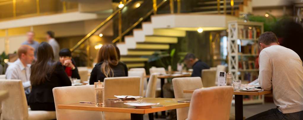 Ramada By Wyndham Diplomat Canberra Extérieur photo