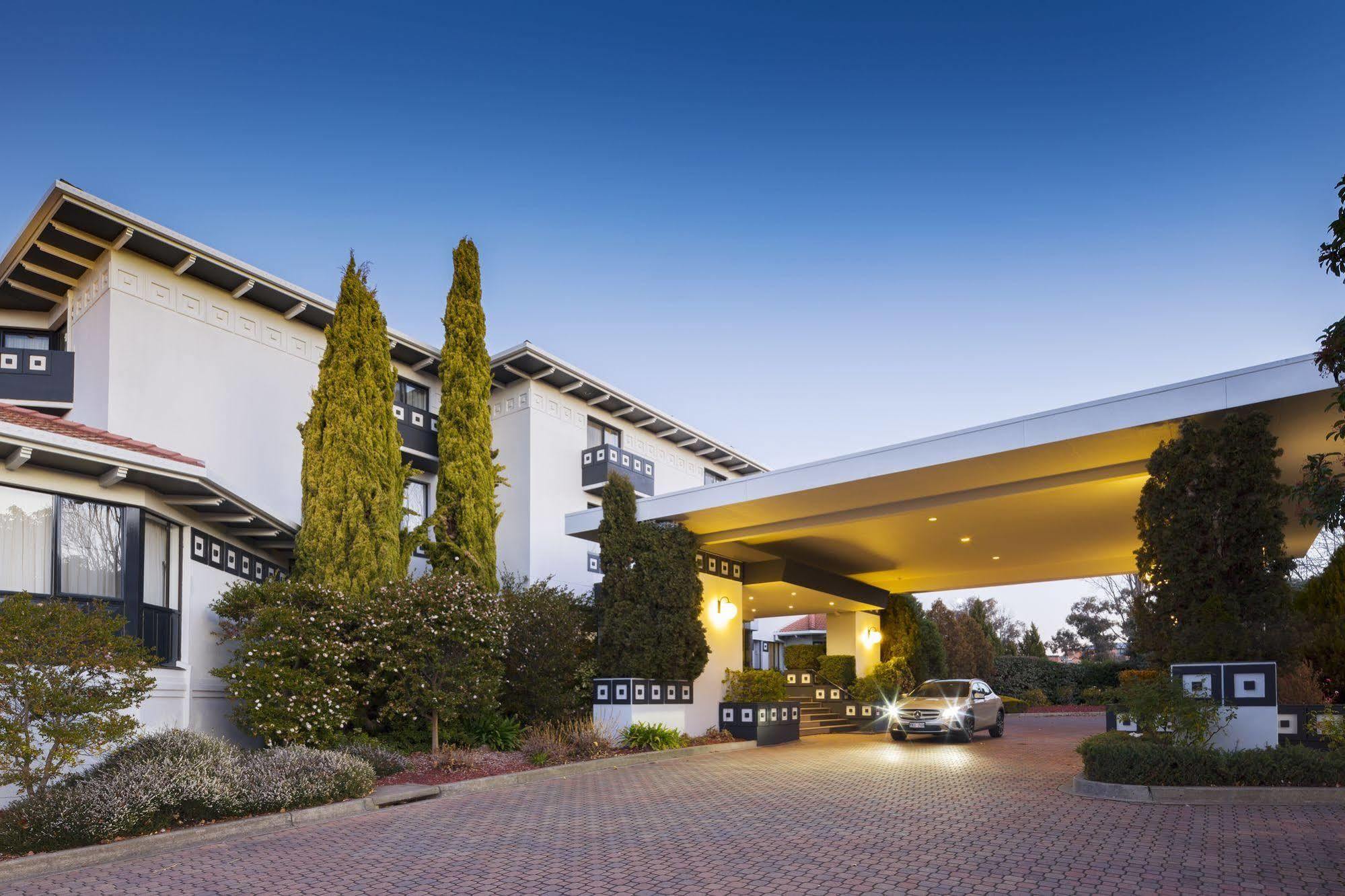 Ramada By Wyndham Diplomat Canberra Extérieur photo
