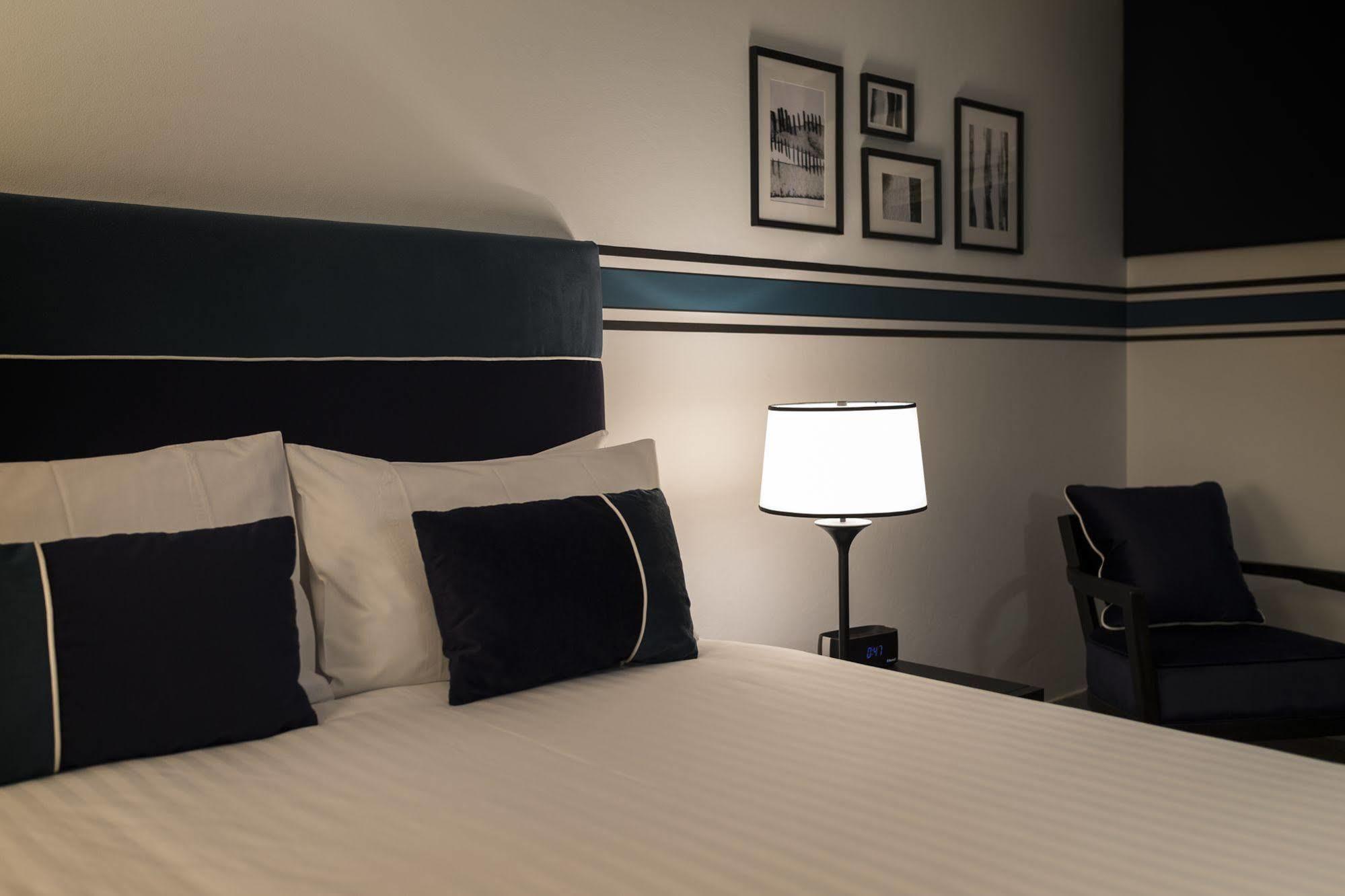 Ramada By Wyndham Diplomat Canberra Extérieur photo