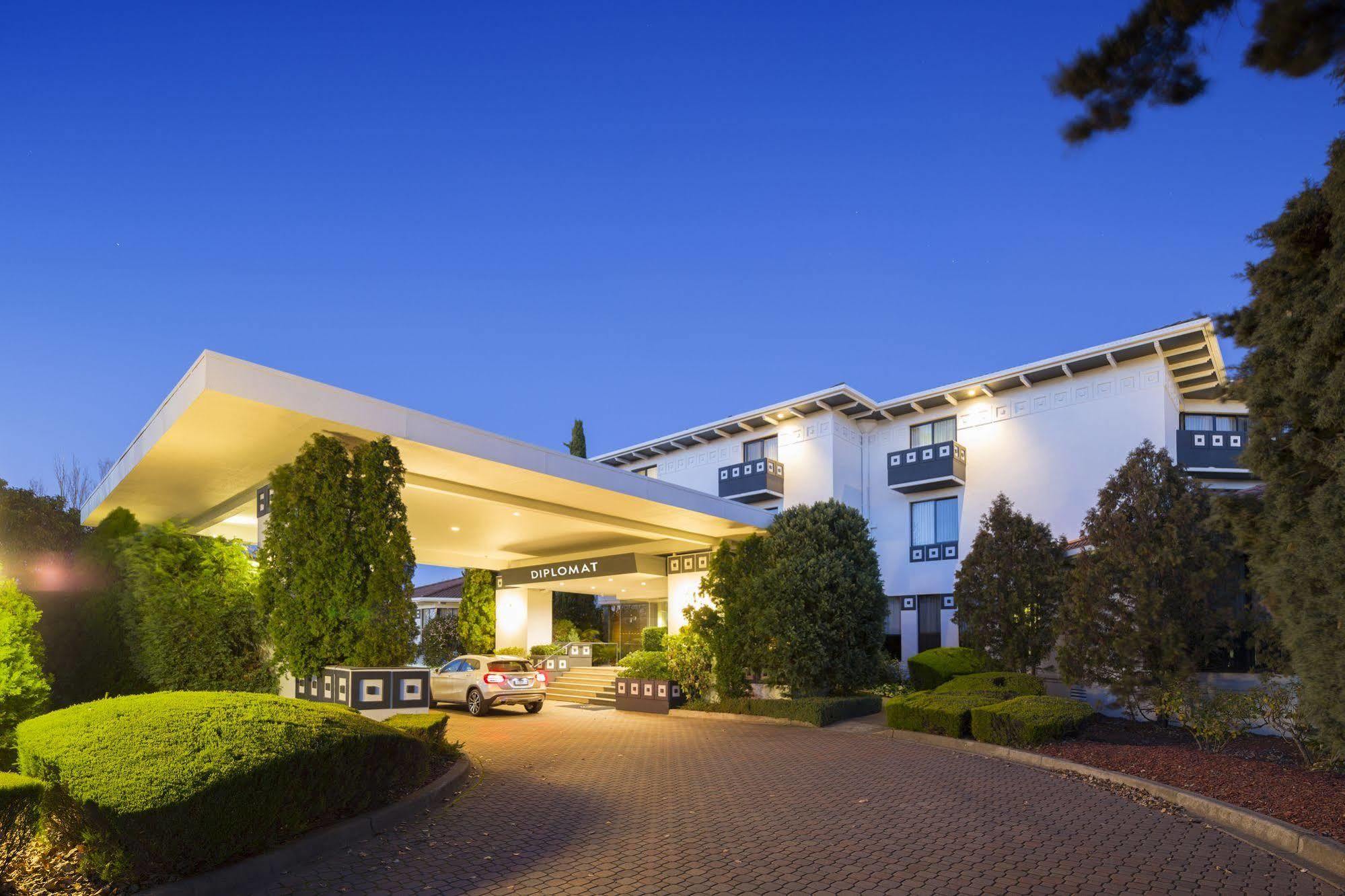 Ramada By Wyndham Diplomat Canberra Extérieur photo
